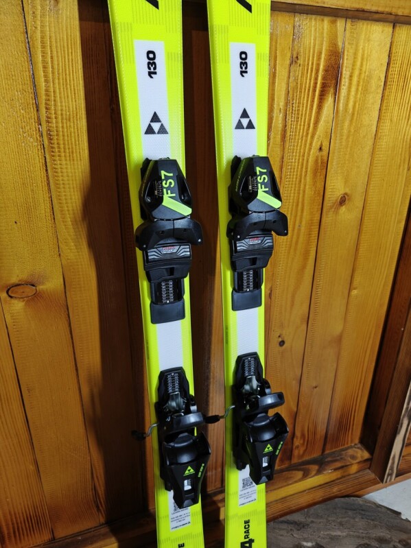 LYŽE FISCHER RC4 RACE JR 130CM --MODEL 2026--